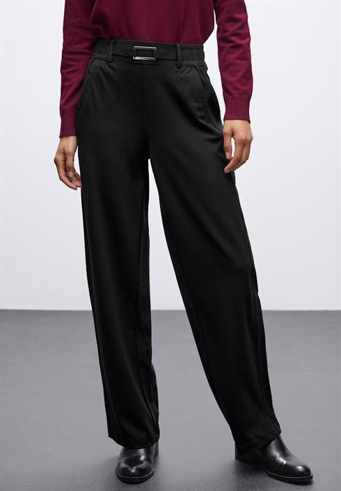 straight-leg-hose-black