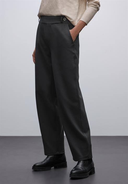 straight-leg-hose-black