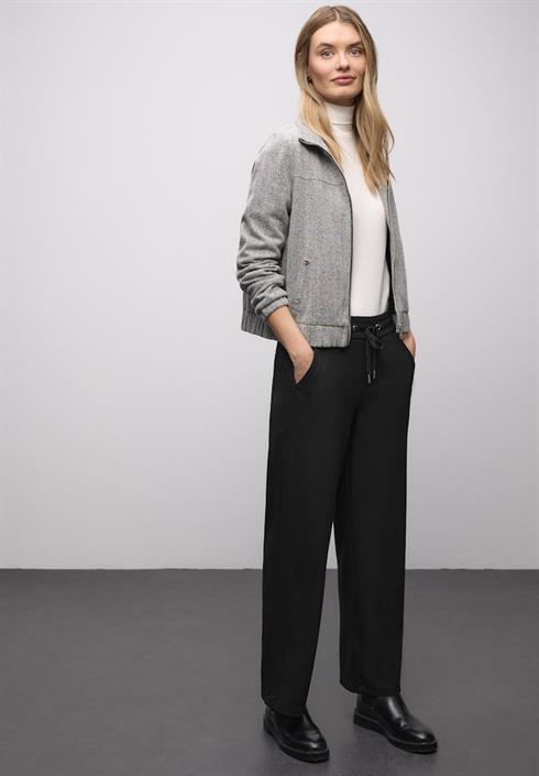 straight-leg-hose-black