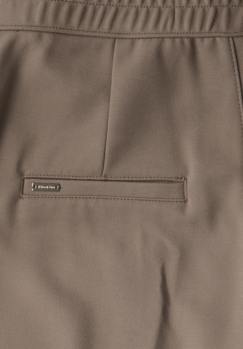 straight-leg-hose-dark-mocha-beige
