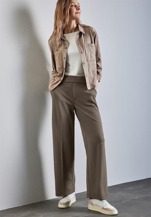 straight-leg-hose-muddy-brown