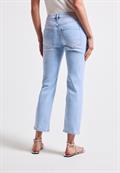 Straight Leg Jeans ultra bleach wash
