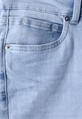 Straight Leg Jeans ultra bleach wash