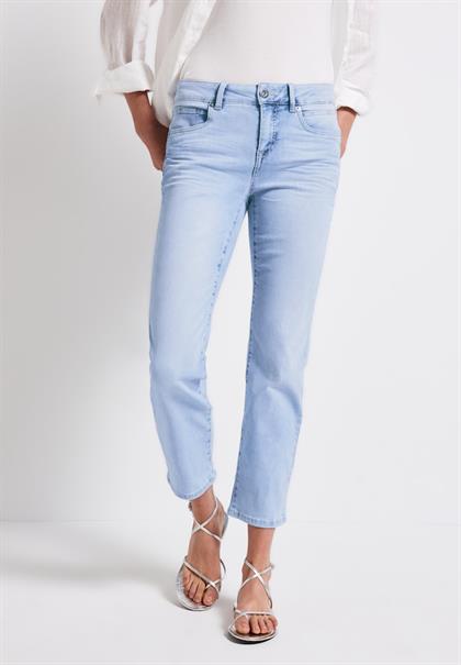 Straight Leg Jeans ultra bleach wash