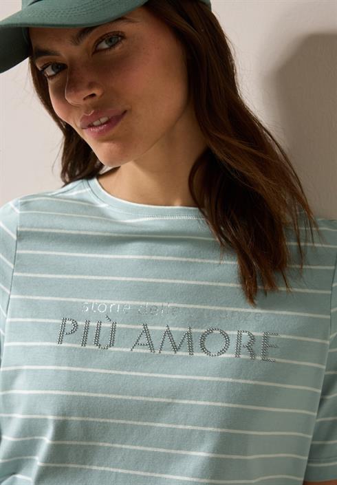 streifenshirt-mit-wording-cool-salvia-green