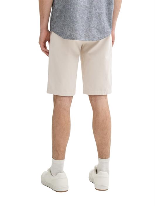 stretch-slim-chino-shorts-mit-gürtel-white-beige-zig-zag-structure