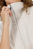 Strickcape mit Zopfmuster oat milk