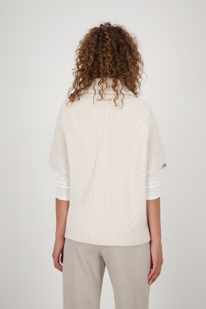 strickcape-mit-zopfmuster-oat-milk