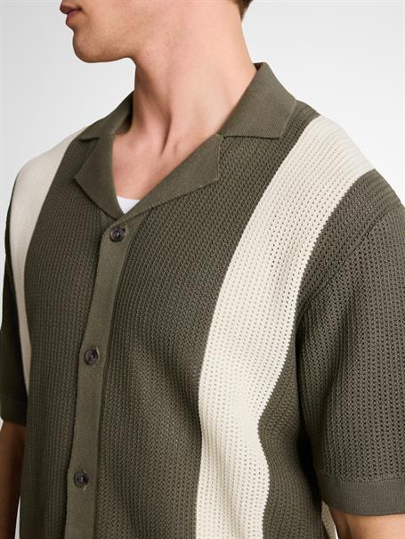 Strickhemd mit Resort Kragen und Knopfleiste faded green white colorblock