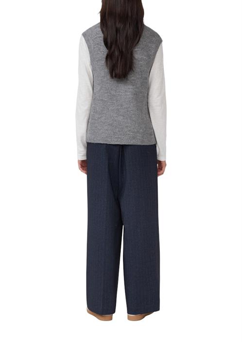 strickjacke-grau