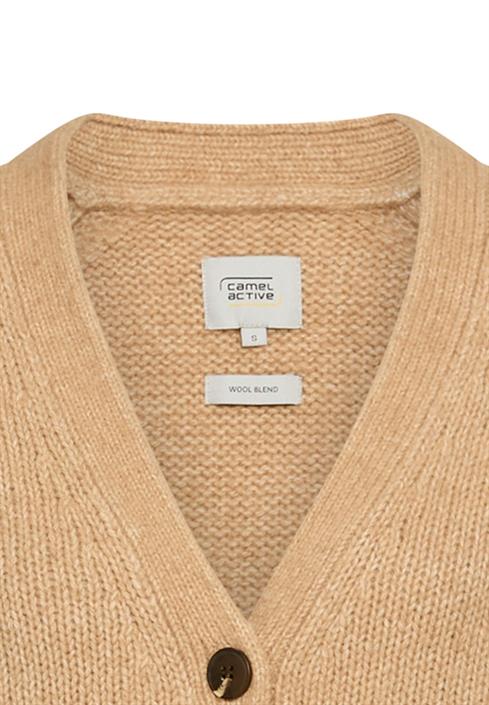 strickjacke-mit-raglanärmeln-und-knopfverschluss-caramel