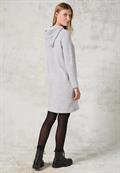 Strickkleid mit Kapuze platinum grey mel.