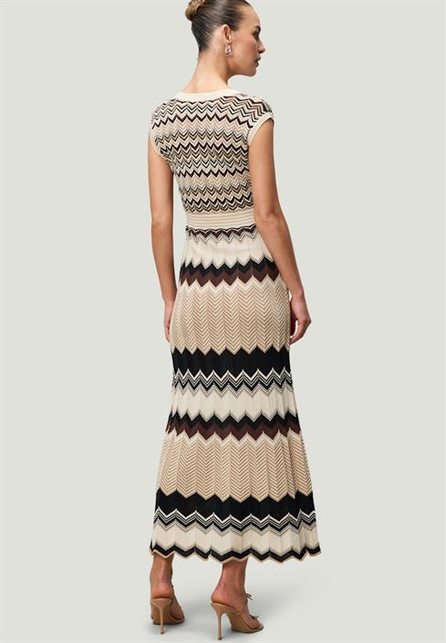 strickkleid-natureblack