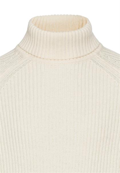 Strickpullover mit Rollkragen creme