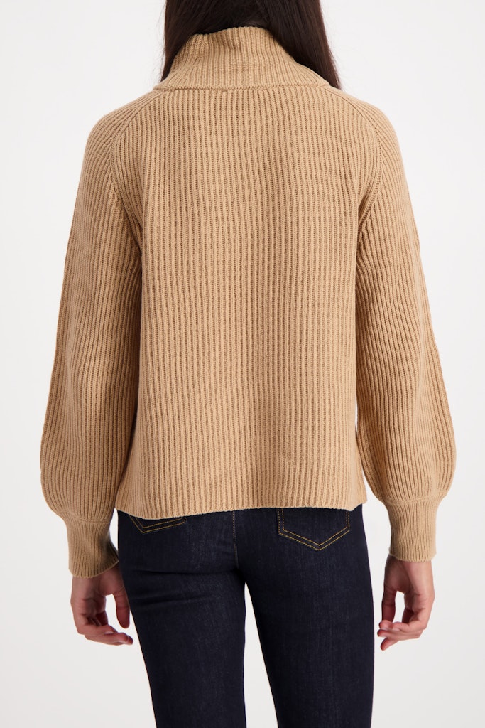 strickpullover-mit-seitenschlitzen-cognac