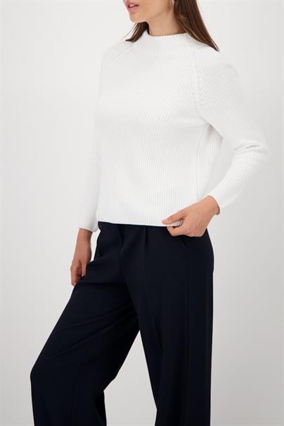 Strickpullover mit Stehkragen off-white