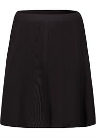 Strickrock ausgestellt black beauty