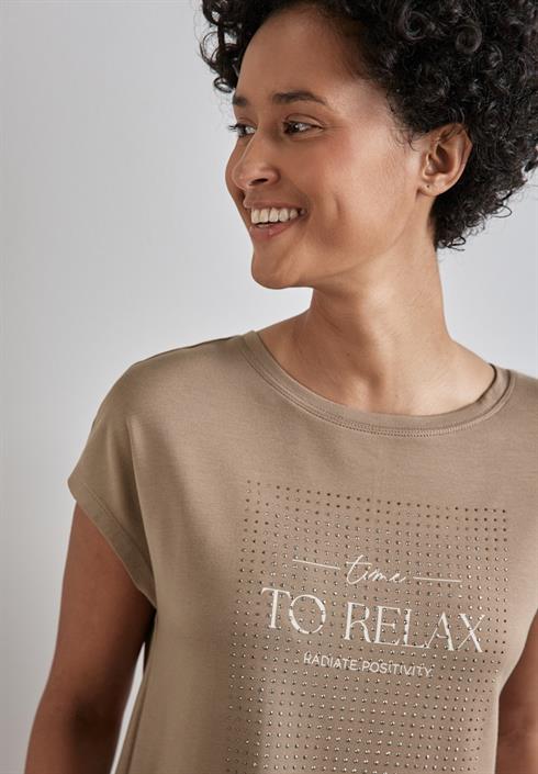 t-shirt-mit-artwork-rich-mocha
