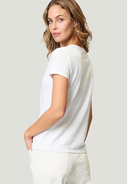 t-shirt-mit-aufdruck-patch-whiteblue