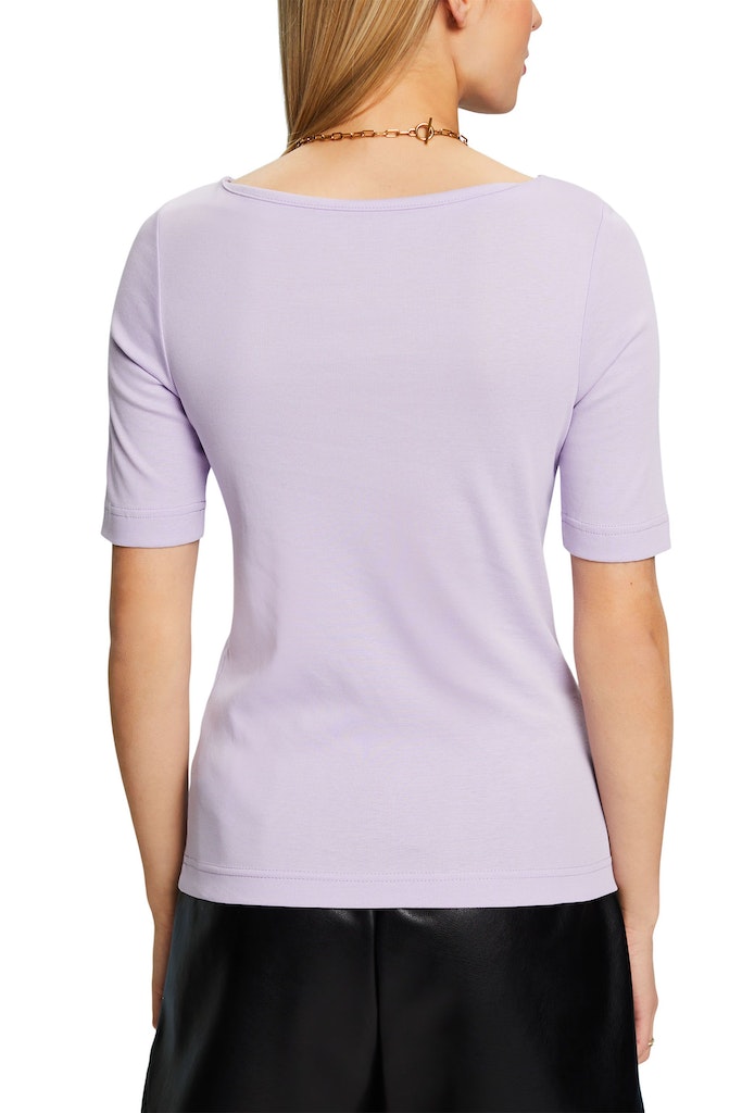 t-shirt-mit-bootausschnitt-lavender
