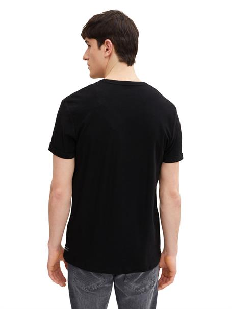 T-Shirt mit Brusttasche black