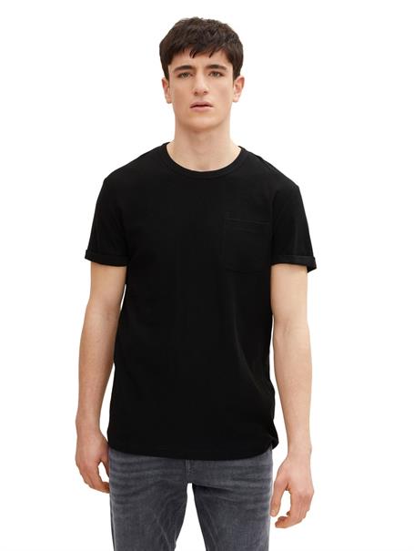 T-Shirt mit Brusttasche black