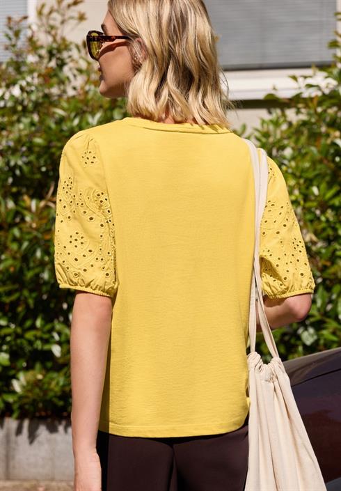 t-shirt-mit-embroidery-ärmeln-snap-yellow