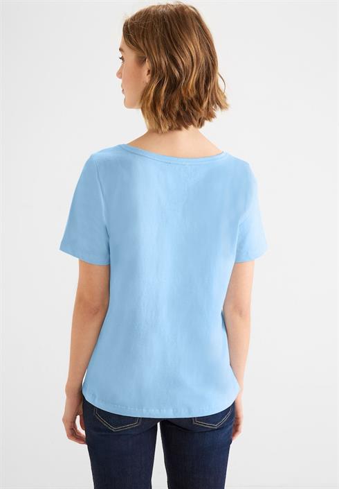 t-shirt-mit-folienprint-light-splash-blue
