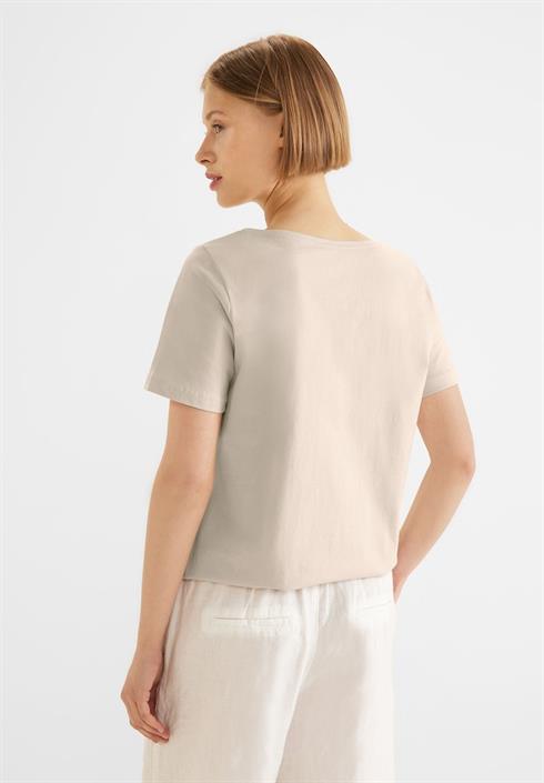 t-shirt-mit-folienprint-smooth-stone-sand