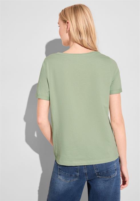 t-shirt-mit-folienprint-soft-moss-green