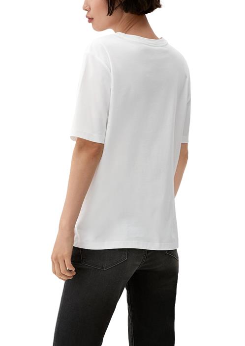 t-shirt-mit-logostickerei-creme