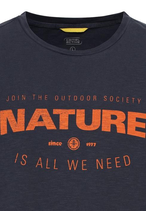 t-shirt-mit-print-aus-nachhaltigem-organic-cotton-night-blue2