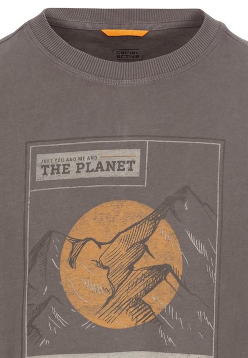 t-shirt-mit-print-aus-nachhaltigem-organic-cotton-rock-grey