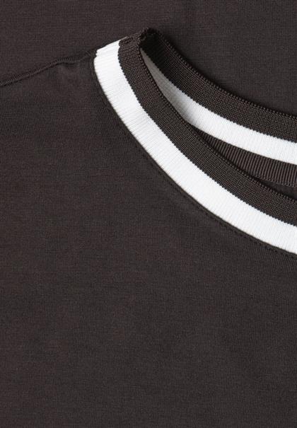 T-Shirt mit Rundhals und Kontrastdetail black coffee