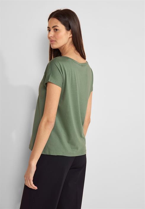 t-shirt-mit-wording-dry-salvia-green
