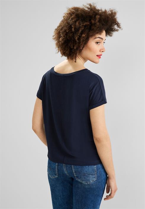 t-shirt-mit-wording-print-deep-blue