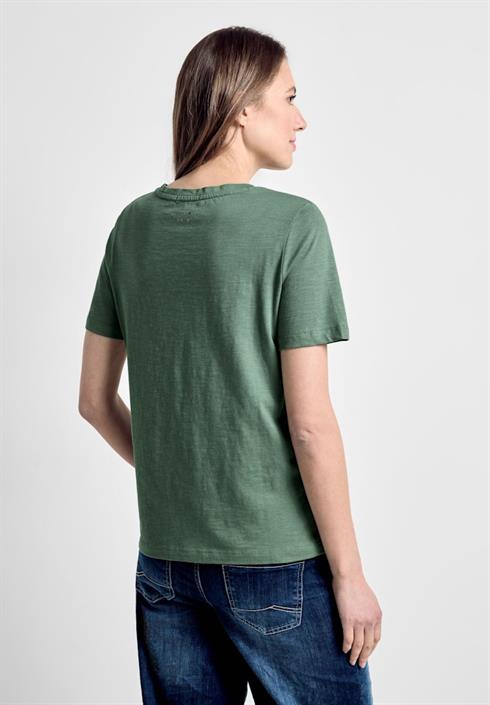 t-shirt-mit-wording-print-raw-salvia-green
