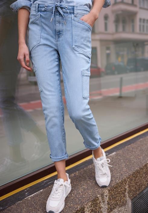 tapered-leg-jeans-im-casual-fit-light-bleached-wash