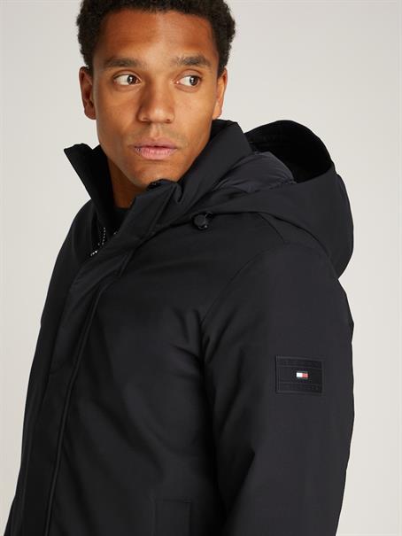 TECH PADDED PARKA black