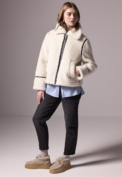 Teddy Jacke mit Details lucid white