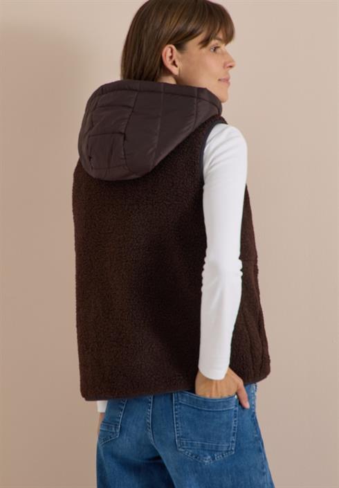 teddy-weste-mit-abnehmbarer-kapuze-chocolate-sauce-brown