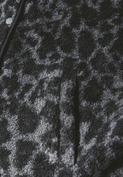 Teddy Weste mit Leo Muster industrial grey