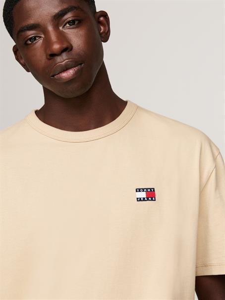 TJM REG BADGE TEE EXT gentle gold