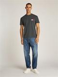 TJM REG HERITAGE FLAG TEE EXT black