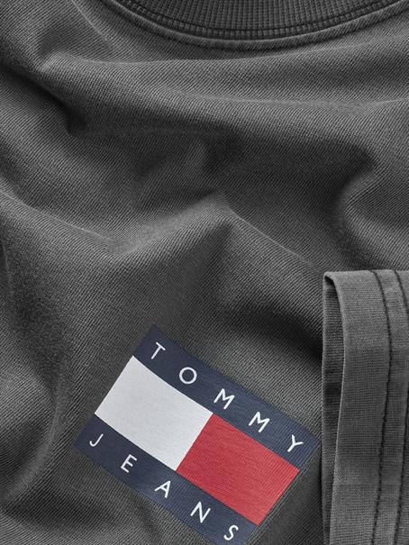 TJM REG HERITAGE FLAG TEE EXT black
