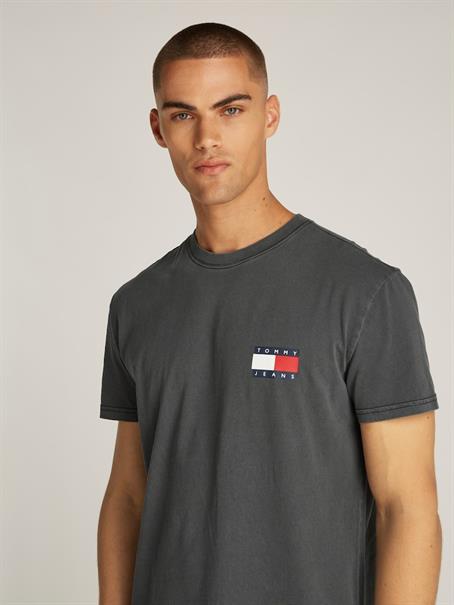 TJM REG HERITAGE FLAG TEE EXT black