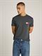 TJM REG HERITAGE FLAG TEE EXT black