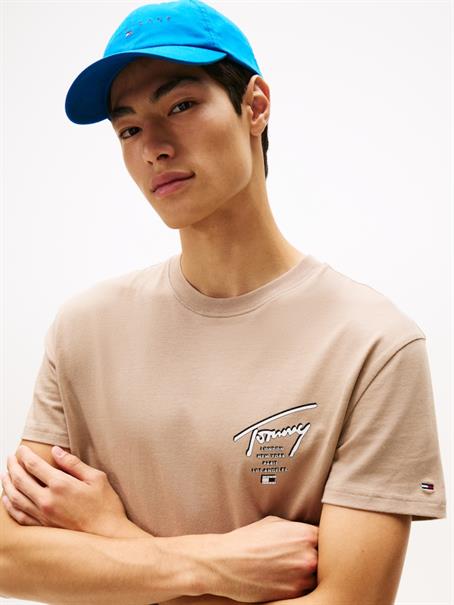 TJM REG SIGN CITY TEE EXT coastal taupe