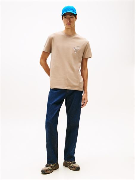 TJM REG SIGN CITY TEE EXT coastal taupe