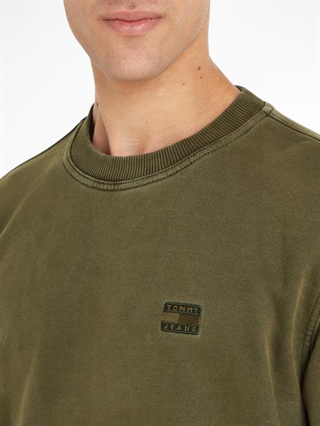 TJM REG TONAL BADGE CNECK drab olive green